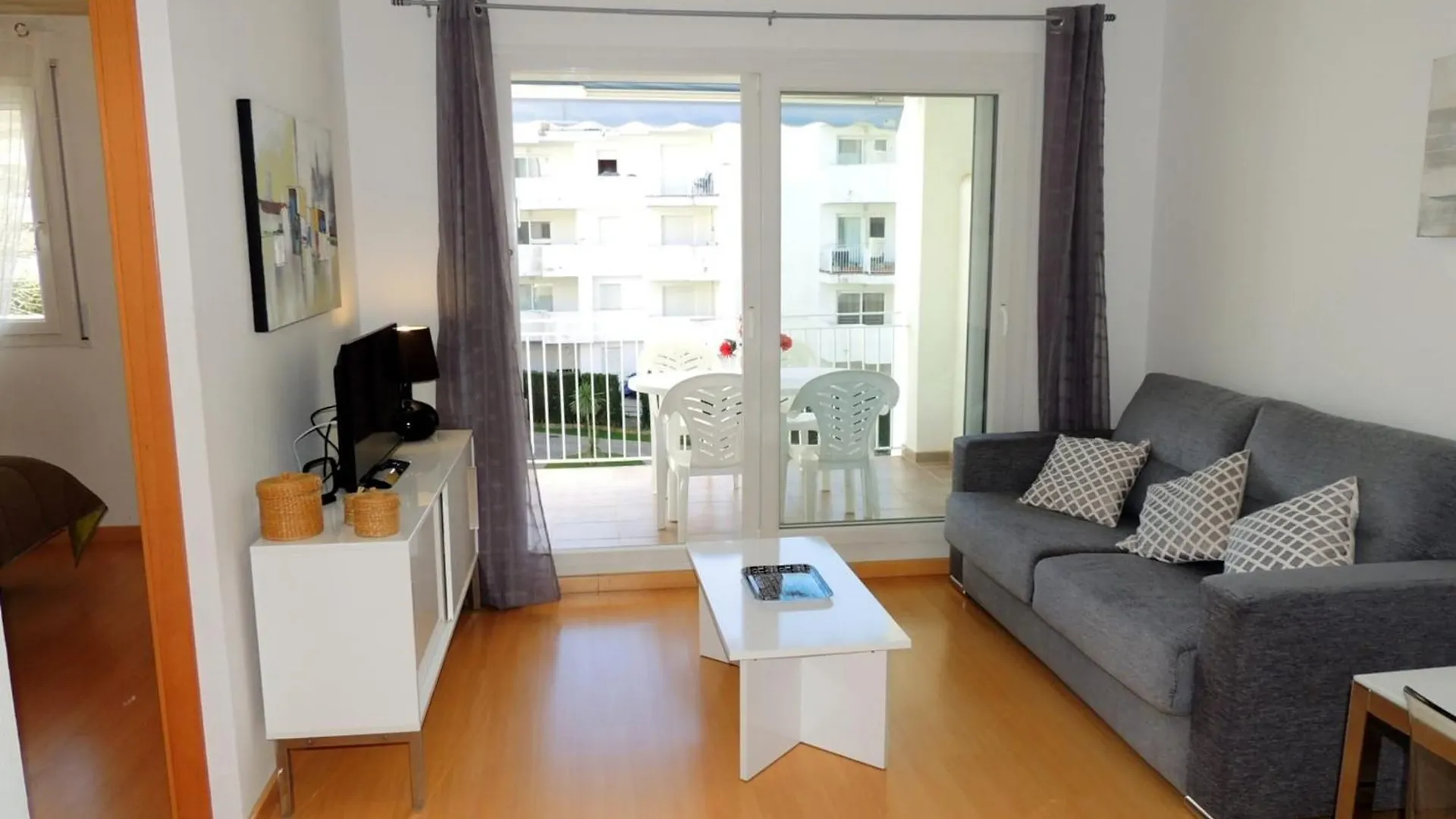 Apartment With View Ampuriabrava